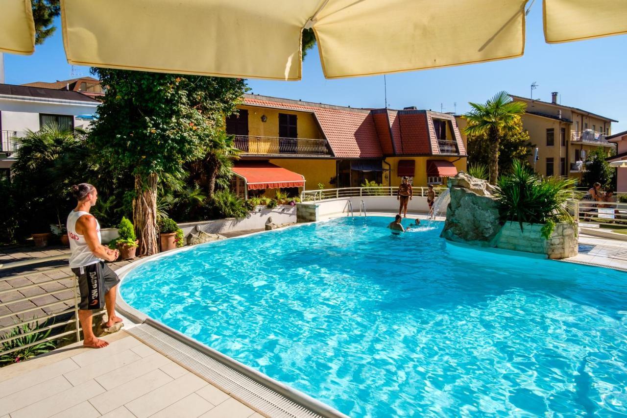 Hotel Bristol Bellaria-Igea Marina Exterior photo