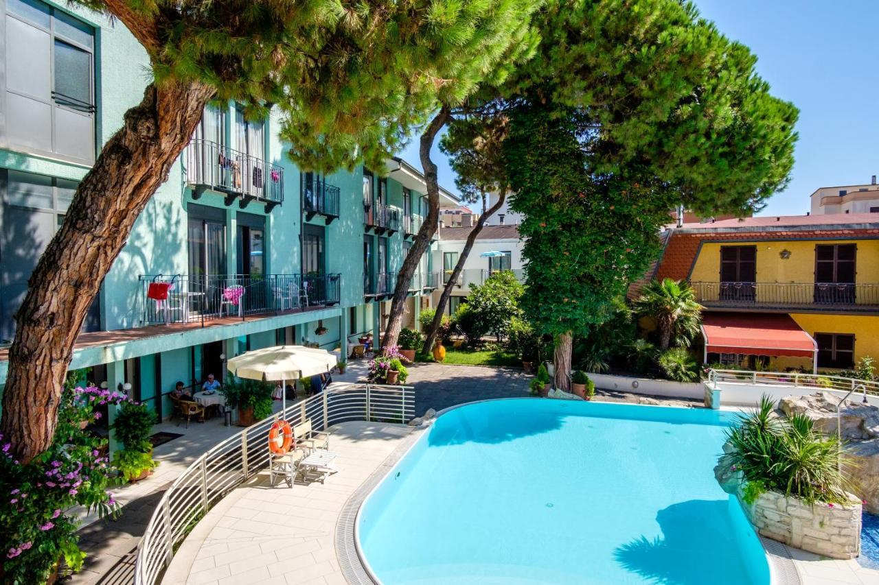 Hotel Bristol Bellaria-Igea Marina Exterior photo