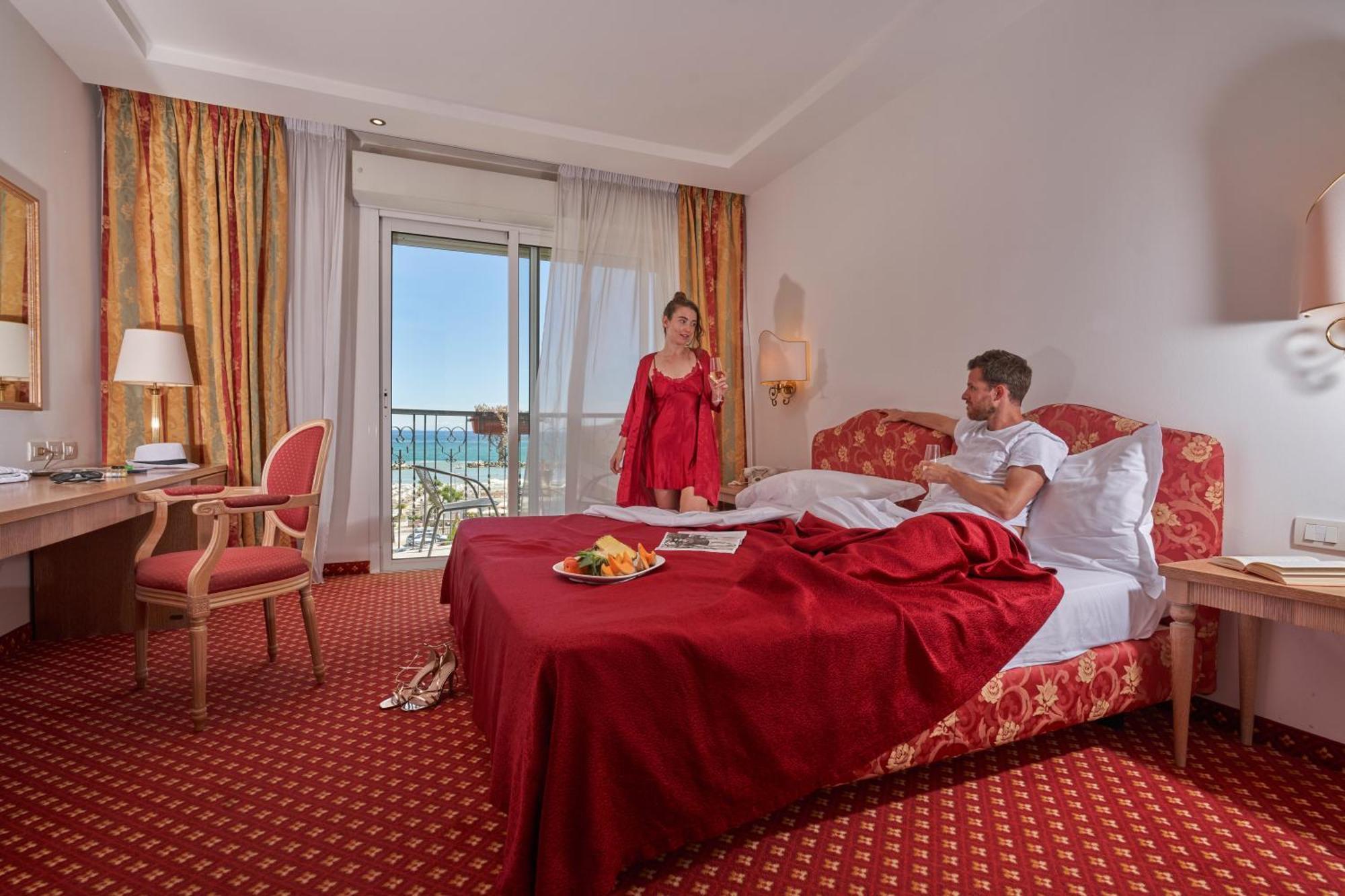 Hotel Bristol Bellaria-Igea Marina Exterior photo