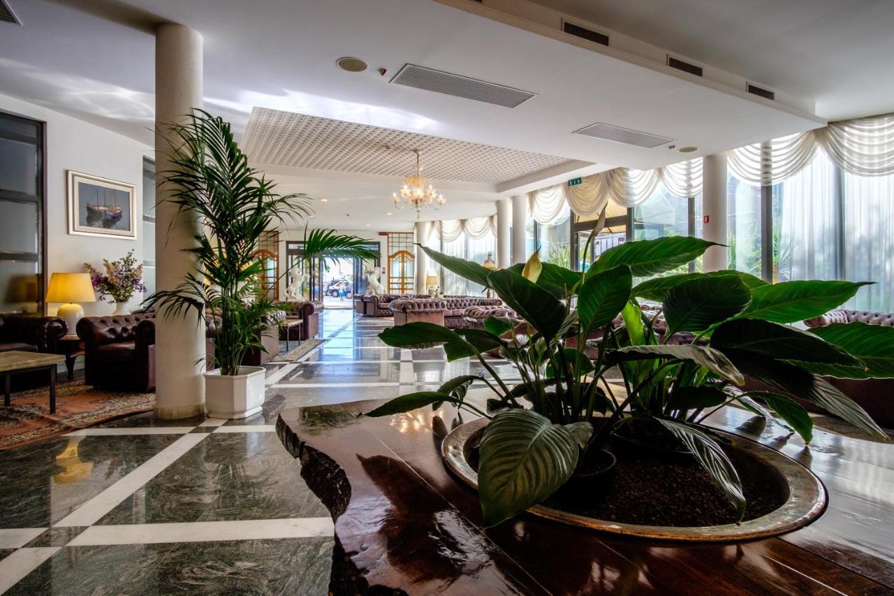Hotel Bristol Bellaria-Igea Marina Exterior photo