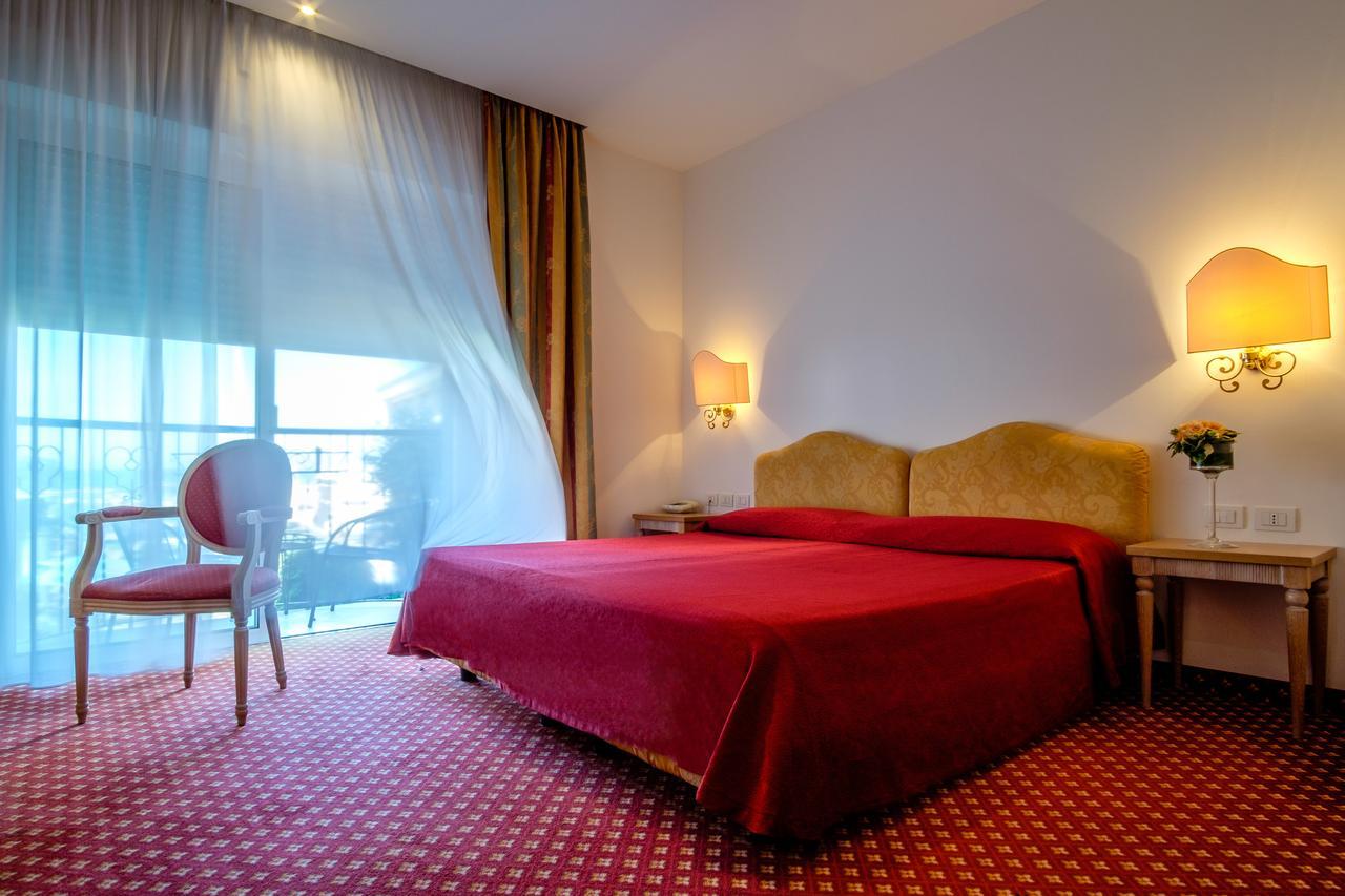 Hotel Bristol Bellaria-Igea Marina Exterior photo