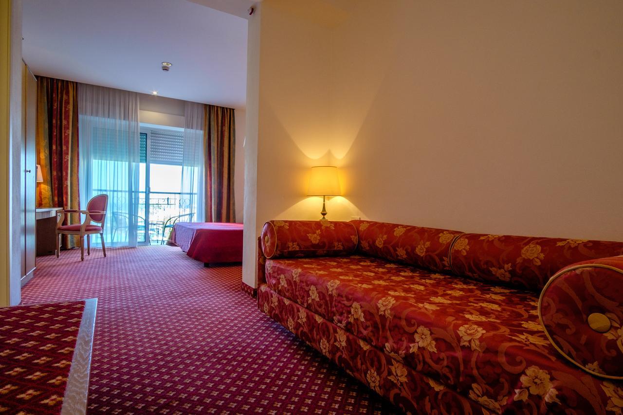 Hotel Bristol Bellaria-Igea Marina Exterior photo