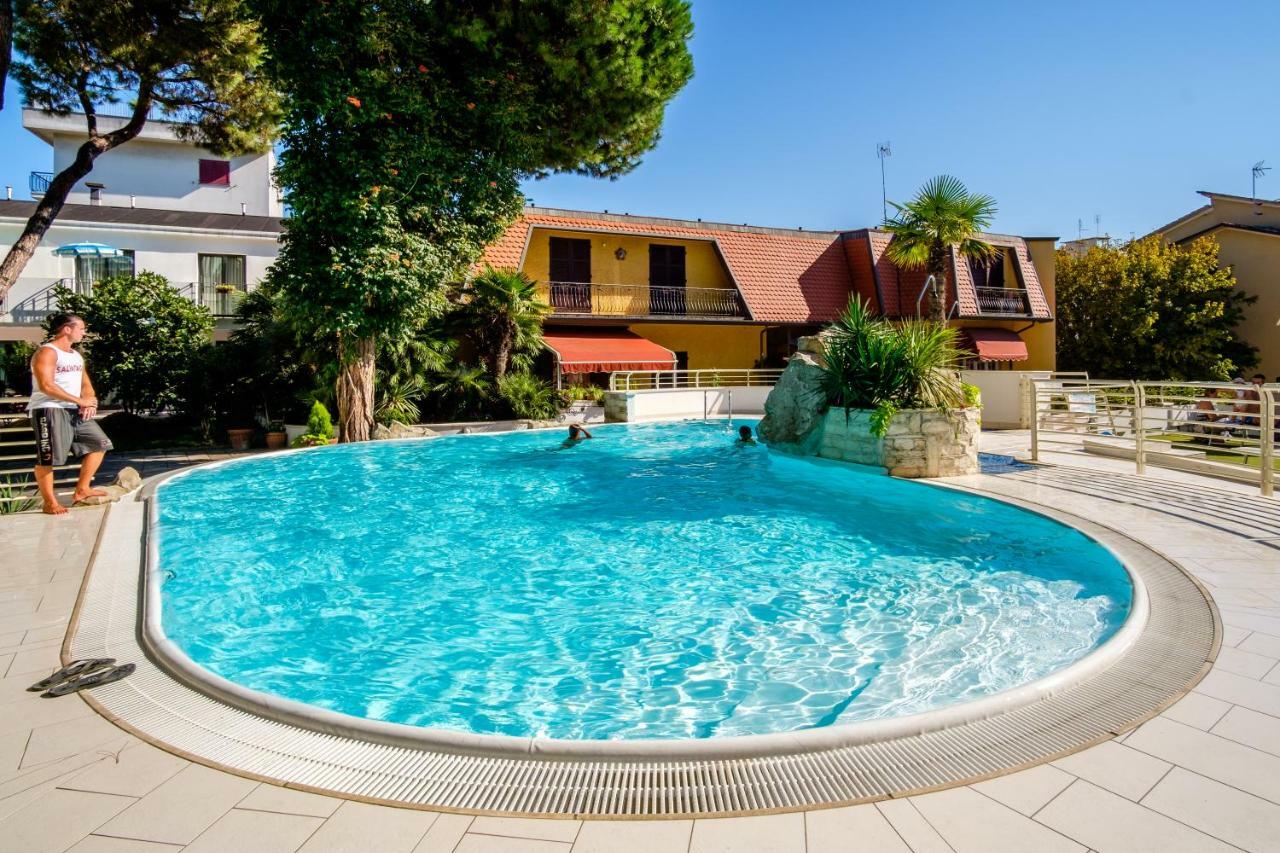 Hotel Bristol Bellaria-Igea Marina Exterior photo